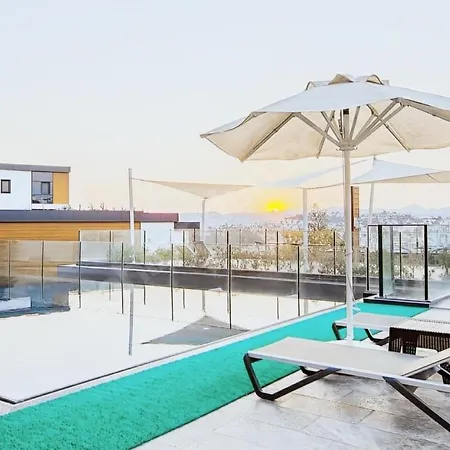Luxury In Marina With Pool