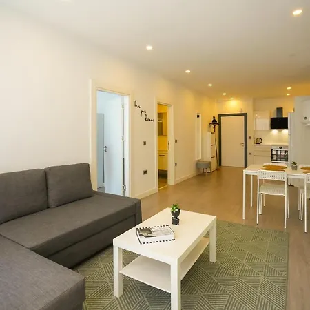 Luxury In Marina With Pool Apartment